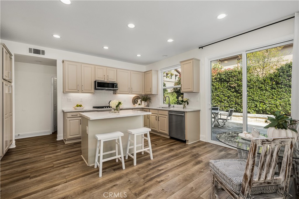 2981 Humeston Avenue Tustin, CA 92782 - Photo 10 of 52 Kithchen and dining nook
