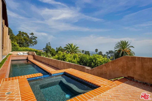 a view of a room with equipment