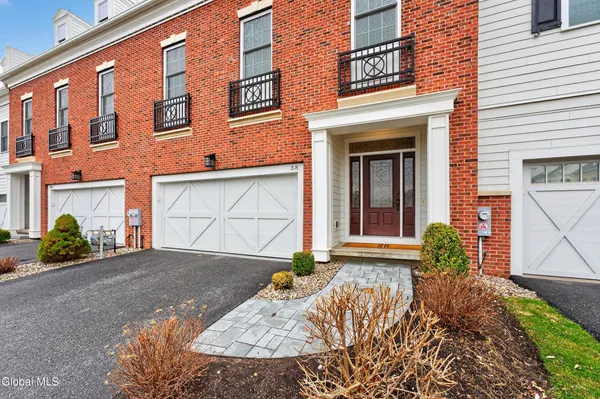 $929,900 | 38 Cambridge Way, Colonie, NY 12110