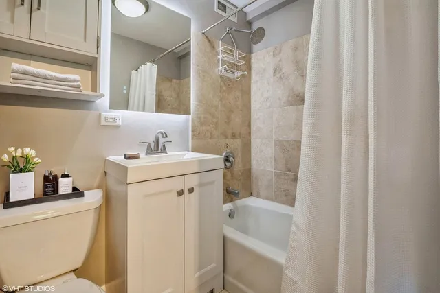 $350,000 | 2545 West Catalpa Avenue, Unit 4A, Chicago, IL 60625