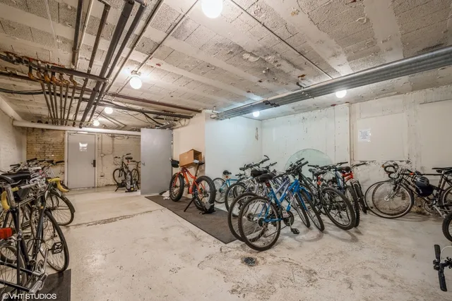 $350,000 | 2545 West Catalpa Avenue, Unit 4A, Chicago, IL 60625