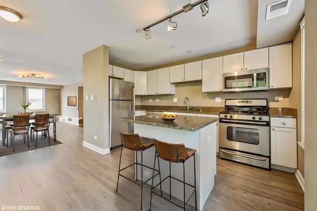 $350,000 | 2545 West Catalpa Avenue, Unit 4A, Chicago, IL 60625