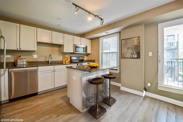 $350,000 | 2545 West Catalpa Avenue, Unit 4A, Chicago, IL 60625