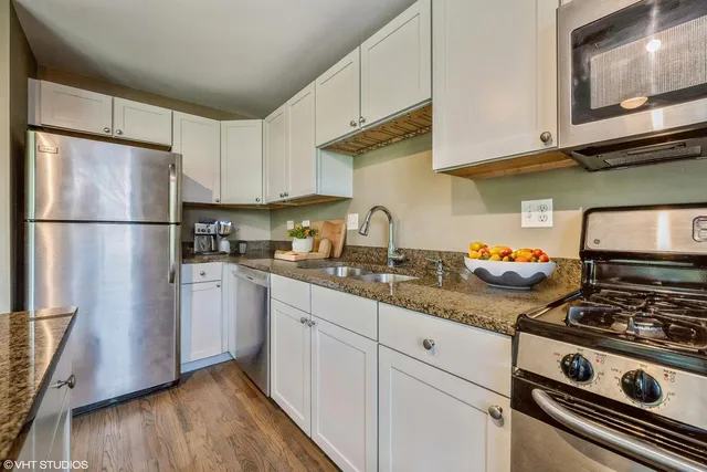 $350,000 | 2545 West Catalpa Avenue, Unit 4A, Chicago, IL 60625