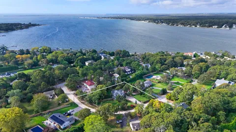 $960,000 | 3 Jefferson Avenue, Hampton Bays, NY 11946