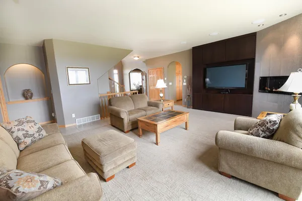 $879,900 | 13755 130th Street South, Barnesville, MN 56514