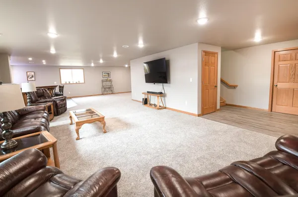 $879,900 | 13755 130th Street South, Barnesville, MN 56514