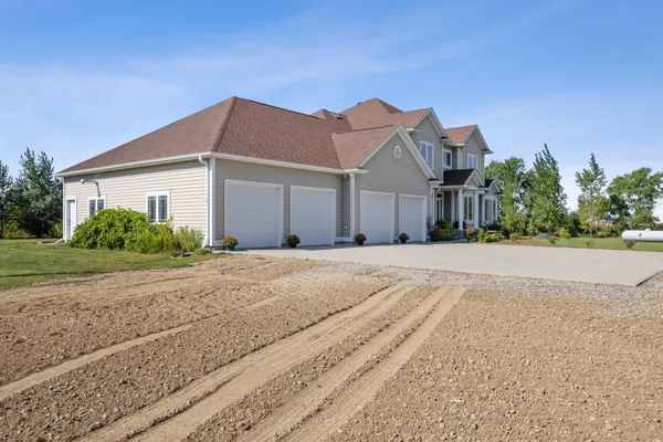 $879,900 | 13755 130th Street South, Barnesville, MN 56514