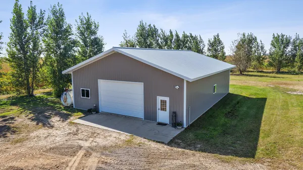 $879,900 | 13755 130th Street South, Barnesville, MN 56514