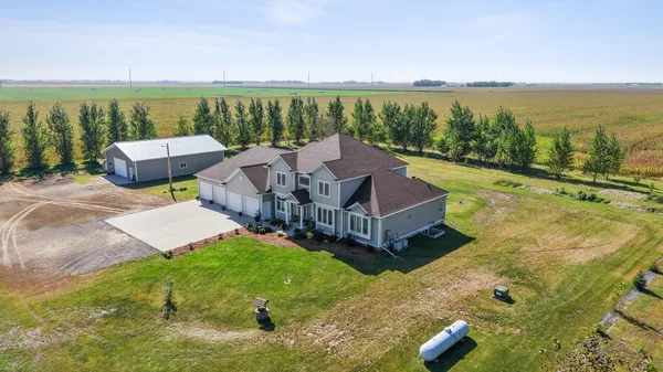 $879,900 | 13755 130th Street South, Barnesville, MN 56514