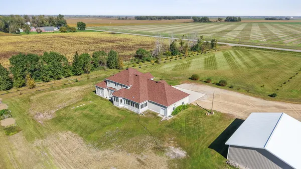 $879,900 | 13755 130th Street South, Barnesville, MN 56514
