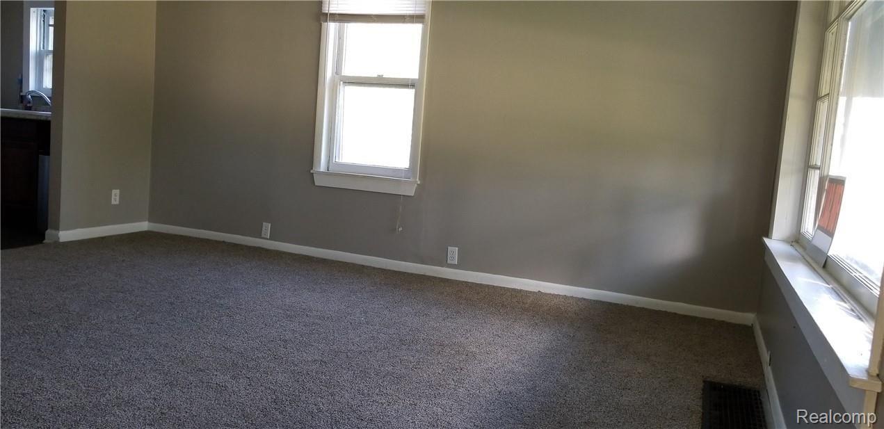 415 East Road Holly, MI 48442 - Photo 7 of 15 20181013_114045.jpg