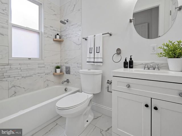 $800,000 | 131 R Street Northeast, Unit A, Washington, DC 20002