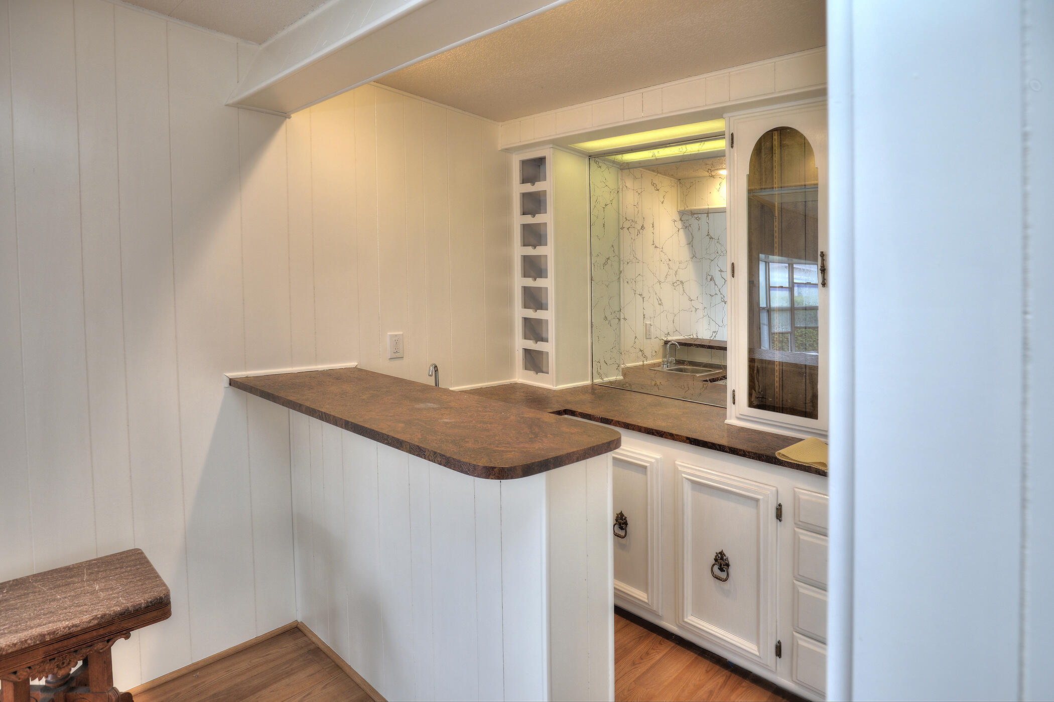 340 Old Mill Road, Unit 222 Santa Barbara, CA 93110 - Photo 9 of 19 Wet bar in Family Room