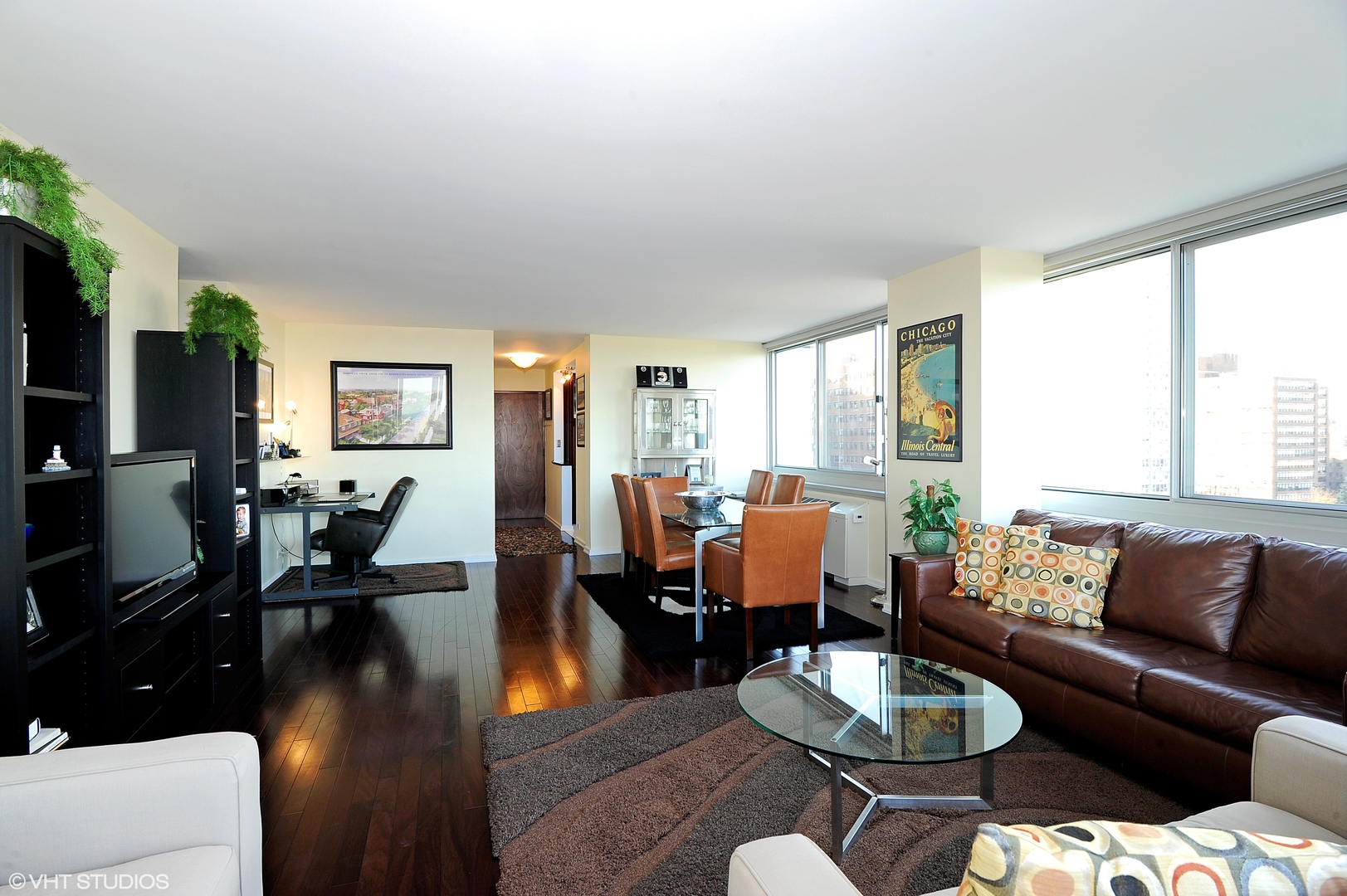 5601 North Sheridan Road, Unit 7A Chicago, IL 60660 - Photo 7 of 15 a living room with furniture and a flat screen tv