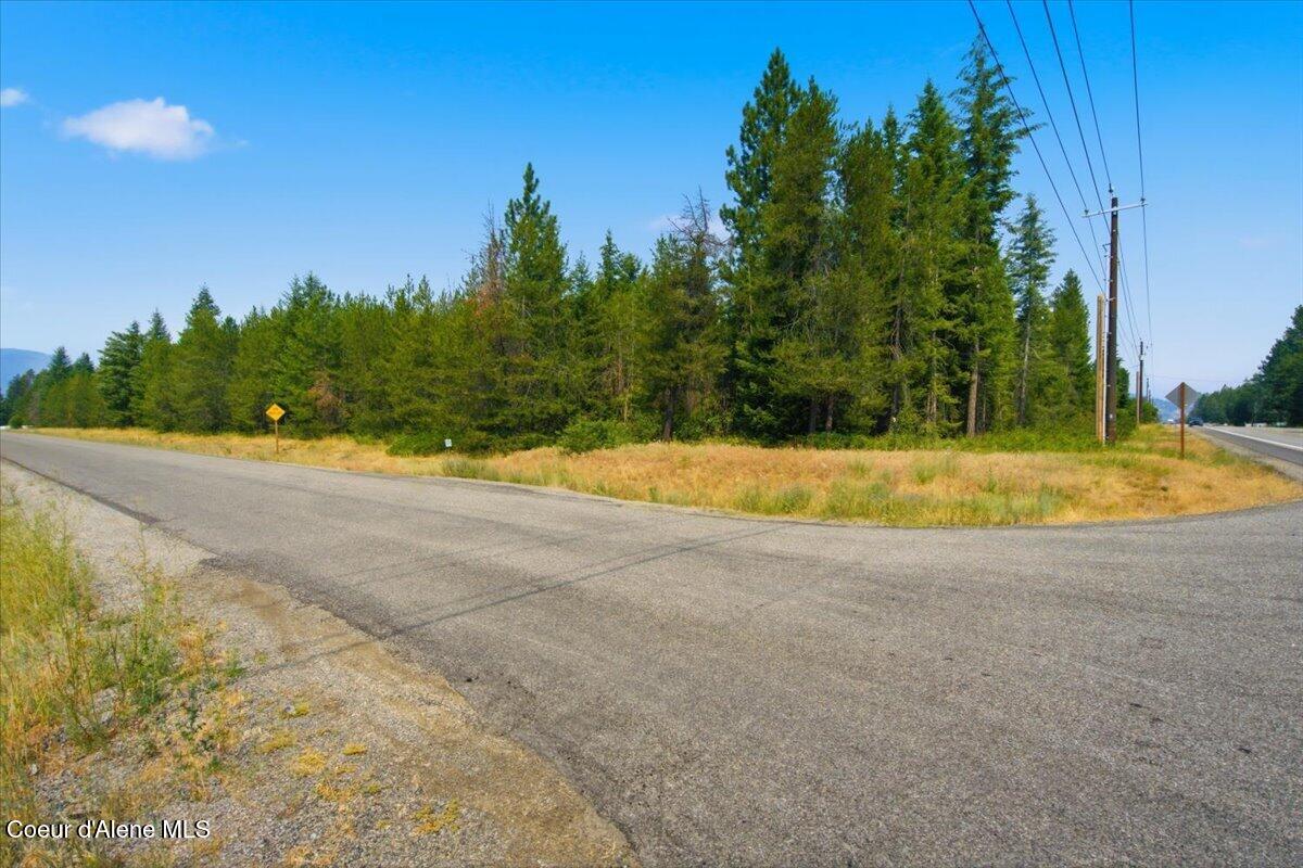 18667 North Ramsey Road Rathdrum, ID 83858 - Photo 4 of 25 05-18667 N Ramsey Rd_RedHogMedia