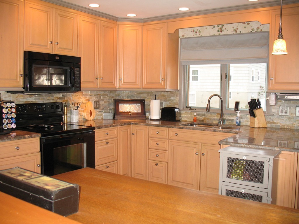 15 Pilgrim Road Lawrence, MA 01843 - Photo 4 of 30 Gallery Image 4