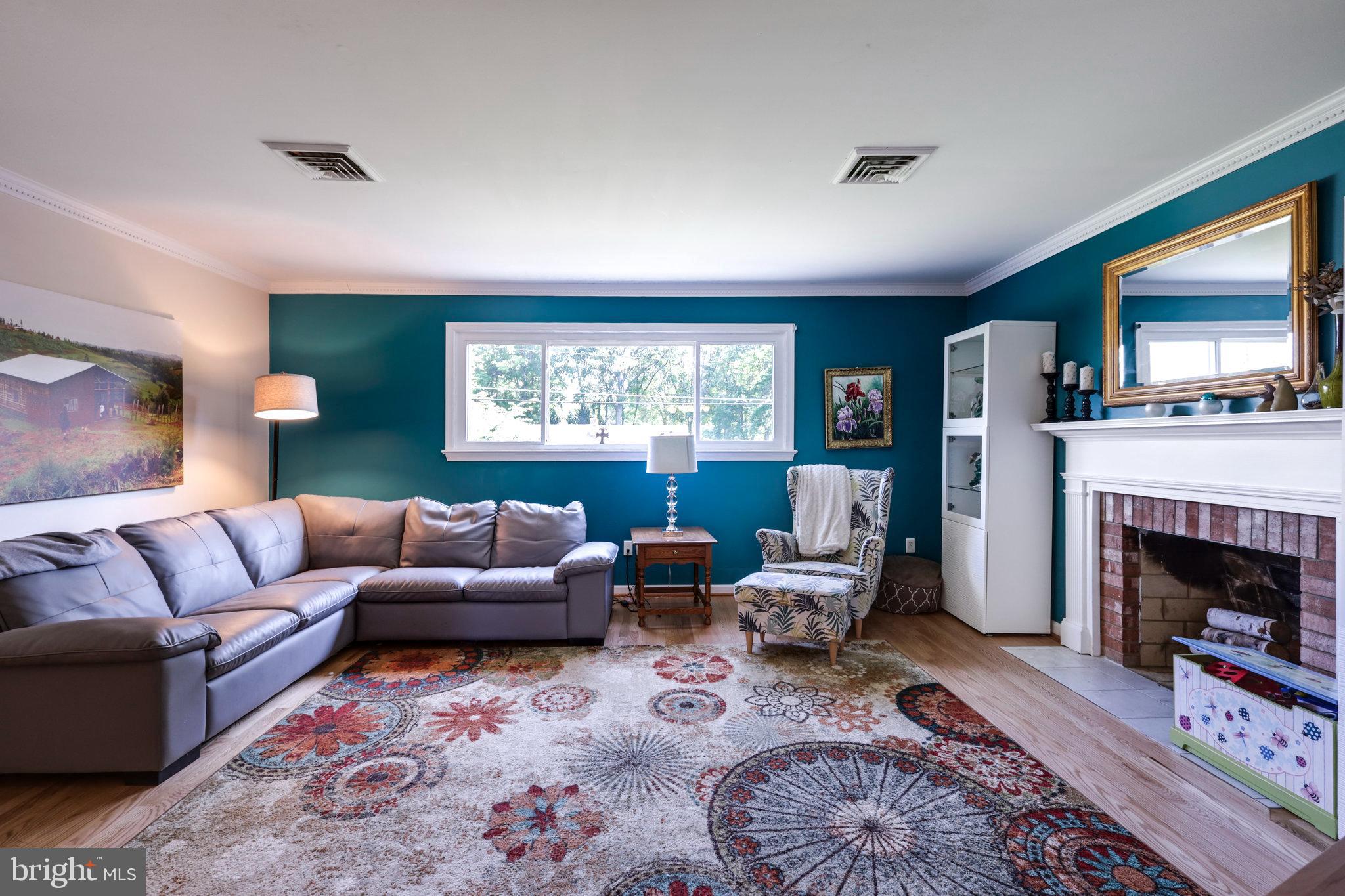 4417 Laurel Road Alexandria, VA 22309 - Photo 4 of 35