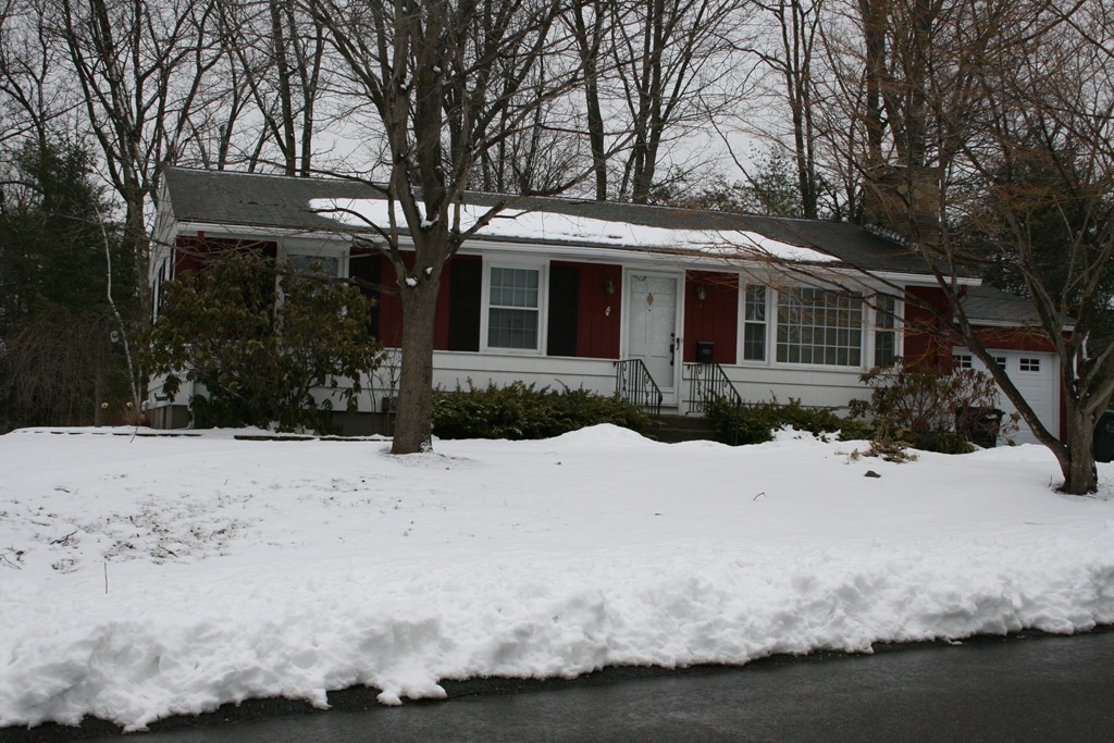 28 Ridgewood Road Holden, MA 01520 - Photo 1 of 24 Gallery Image 1