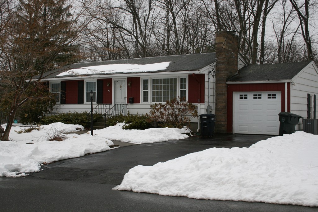 28 Ridgewood Road Holden, MA 01520 - Photo 2 of 24 Gallery Image 2