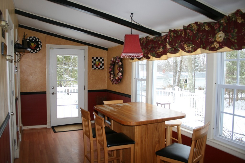 28 Ridgewood Road Holden, MA 01520 - Photo 5 of 24 Gallery Image 5