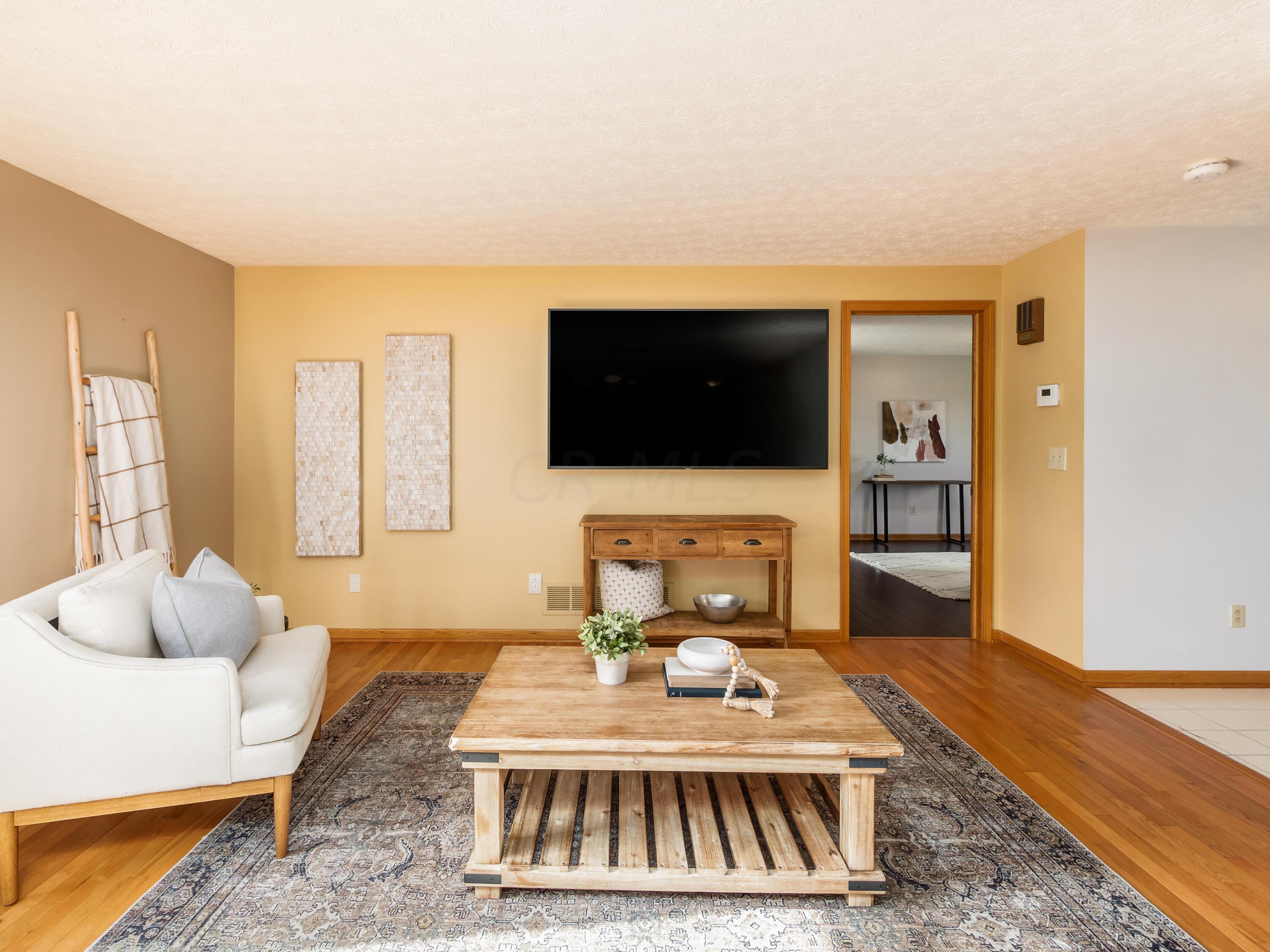 6006 Plumb Road Galena, OH 43021 - Photo 25 of 64 Living Room