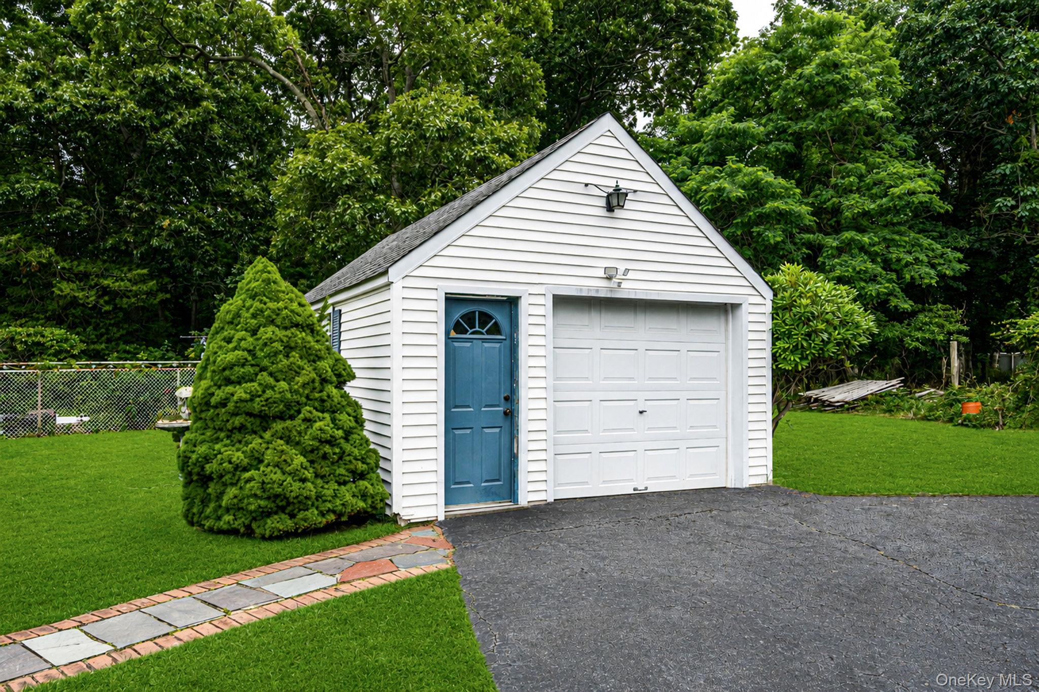 1 East Jackwill Road East Patchogue, NY 11772 - Photo 26 of 32