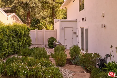 $1,595,000 | 21737 Woodland Crest Drive, Woodland Hills, CA 91364