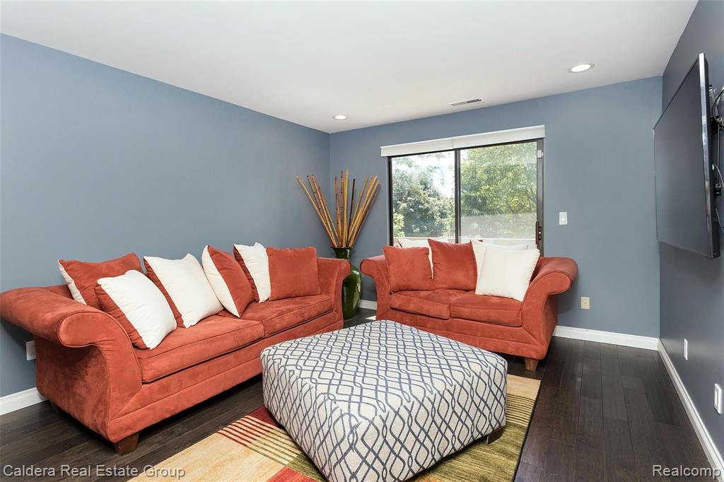 36922 Ridgedale Court Farmington Hills, MI 48331 - Photo 34 of 44