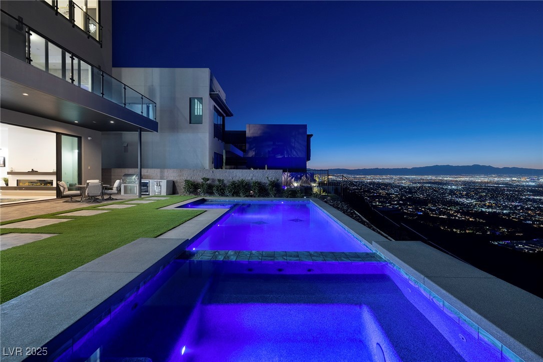 601 Overlook Rim Drive Henderson, NV 89012 - Photo 2 of 34