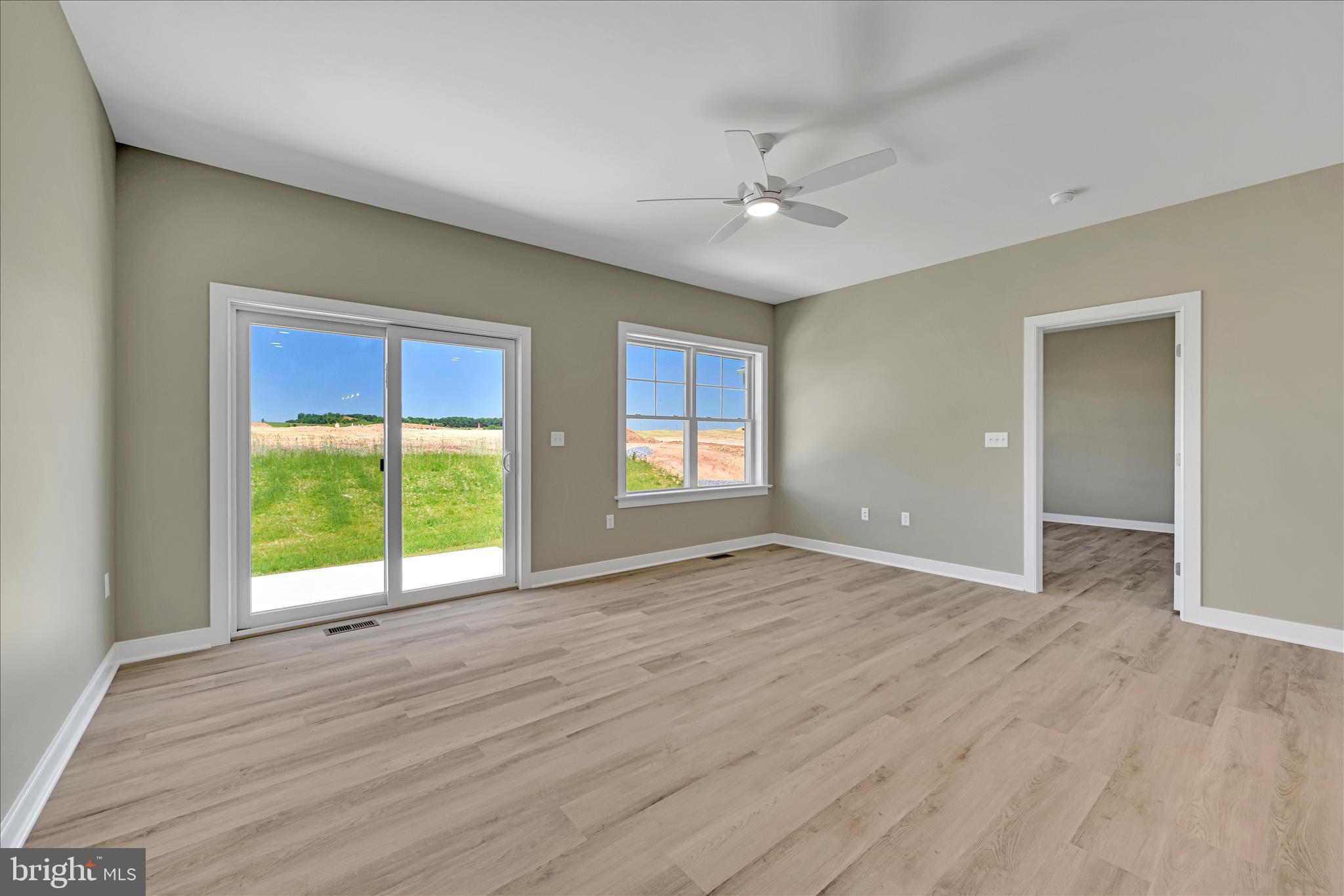 309 Ridgefield Drive Elizabethtown, PA 17022 - Photo 6 of 34 Living Room
