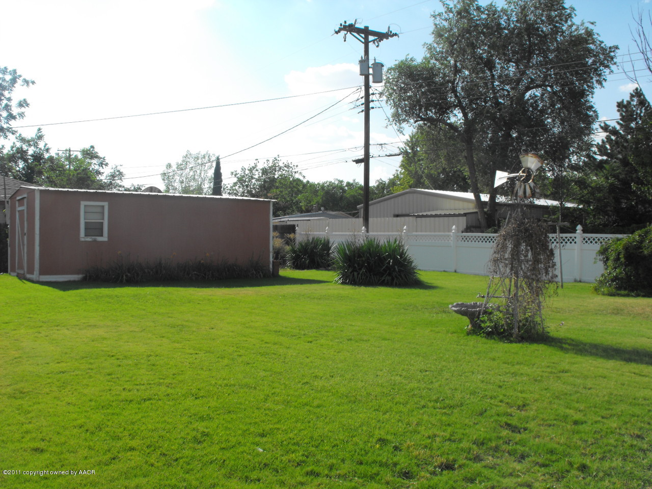 5502 Alvarado Road Amarillo, TX 79106 - Photo 15 of 20 beautiful back yard with sprinkler sys