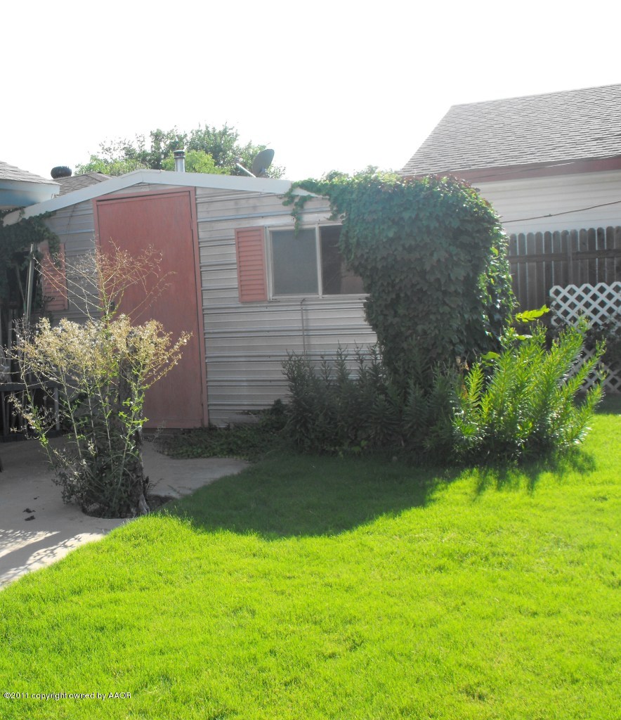 5502 Alvarado Road Amarillo, TX 79106 - Photo 16 of 20 backyard workshop