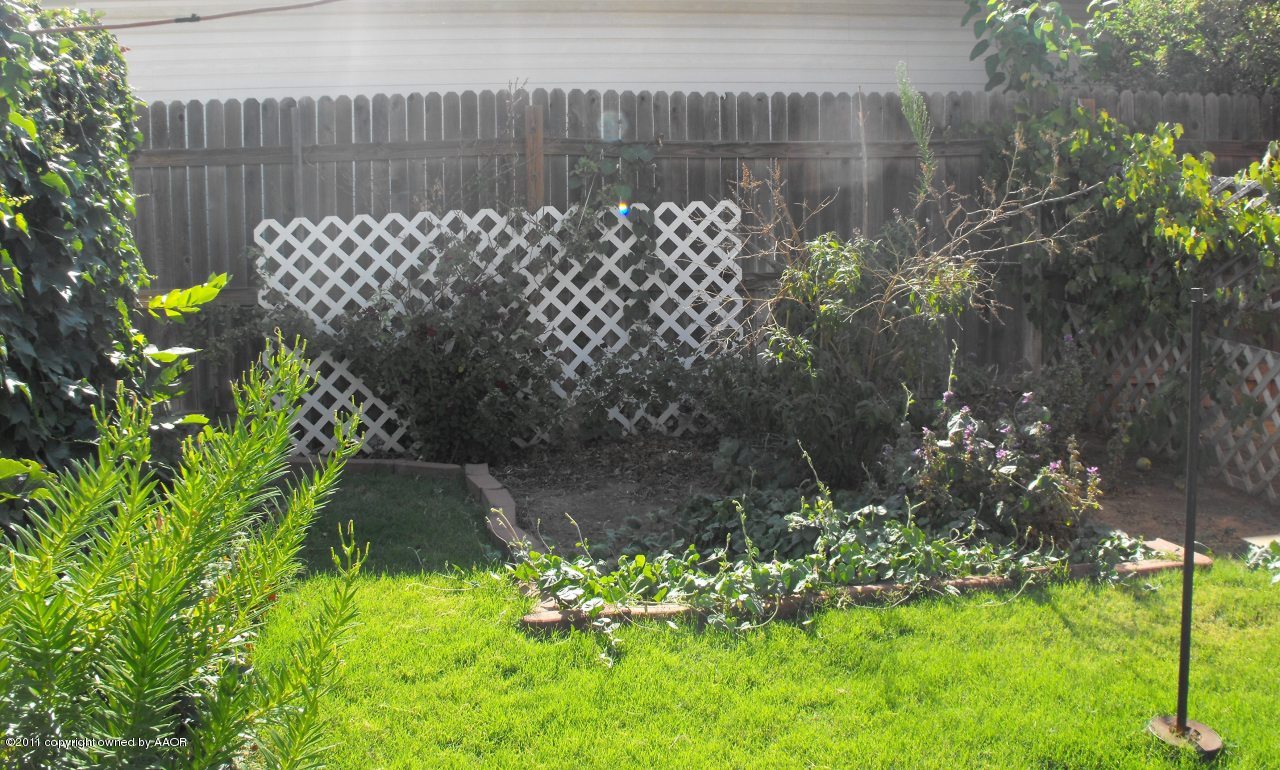 5502 Alvarado Road Amarillo, TX 79106 - Photo 18 of 20 beautifully landscaped backyard