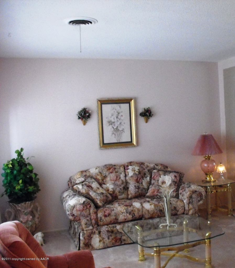 5502 Alvarado Road Amarillo, TX 79106 - Photo 3 of 20 formal living room
