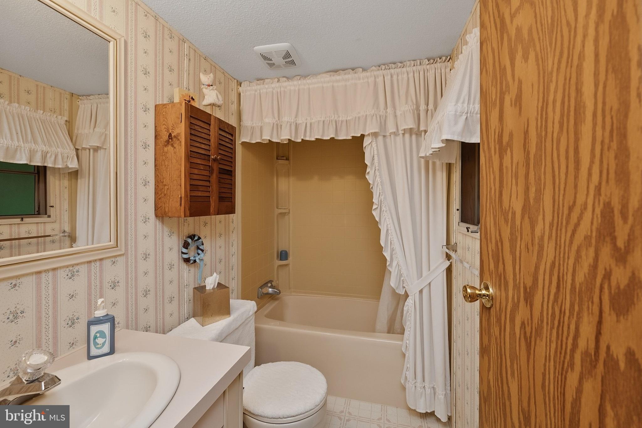 1951 Mosser Road McHenry, MD 21541 - Photo 45 of 47 Bathroom #2