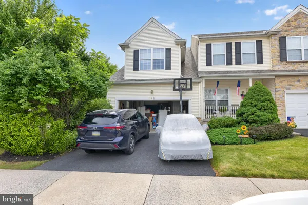 $409,500 | 142 Willow Drive, Easton, PA 18045
