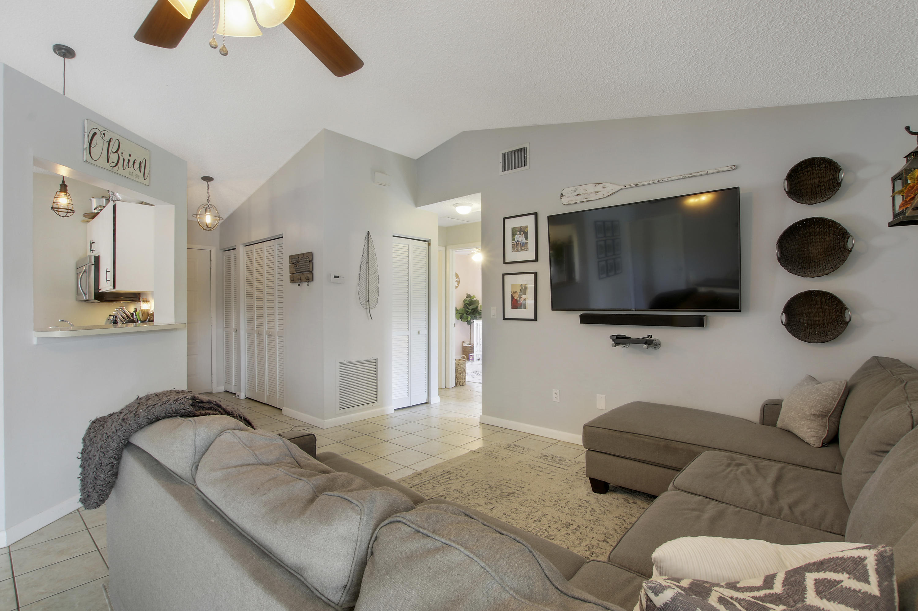 152 Southwest Covington Road Port St. Lucie, FL 34953 - Photo 4 of 26 House-81