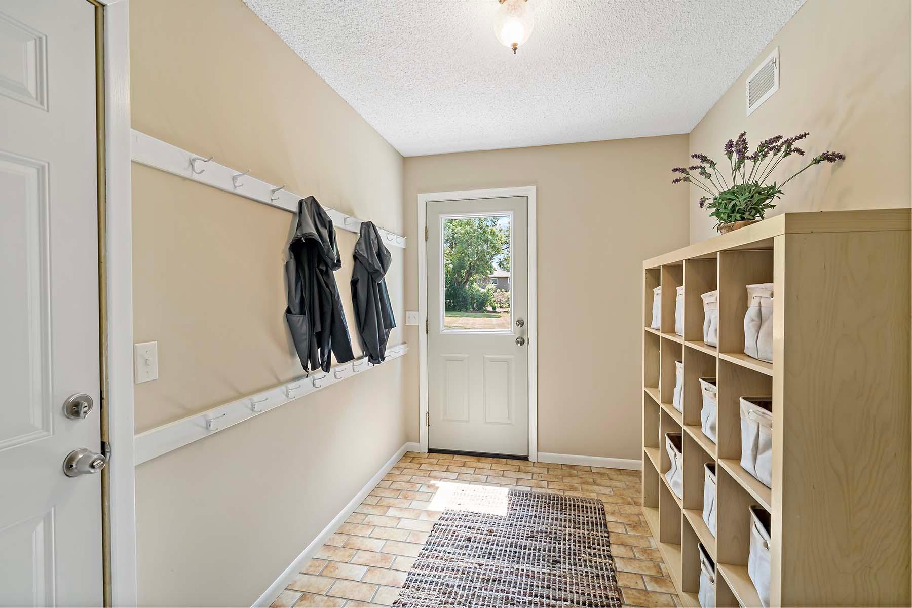 5077 Westmill Road Minnetonka, MN 55345 - Photo 18 of 37 Gallery Image 18