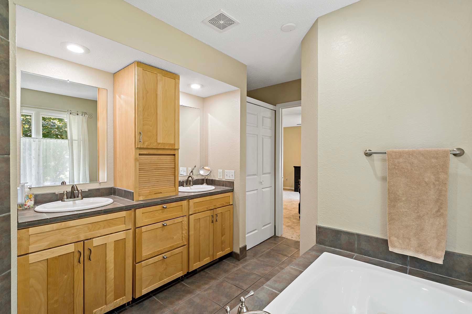 5077 Westmill Road Minnetonka, MN 55345 - Photo 25 of 37 Gallery Image 25