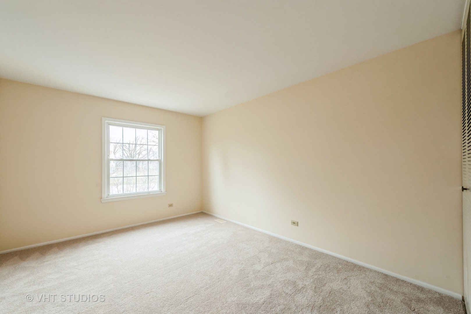 30 Hickory Lane Cary, IL 60013 - Photo 11 of 16 an empty room with a window