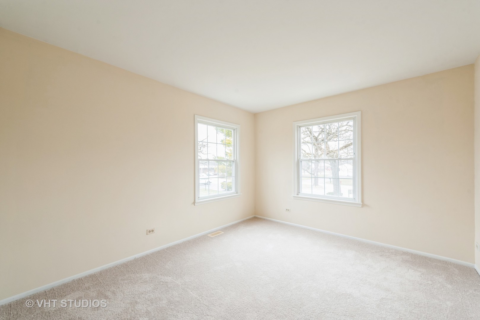 30 Hickory Lane Cary, IL 60013 - Photo 12 of 16 an empty room with a window