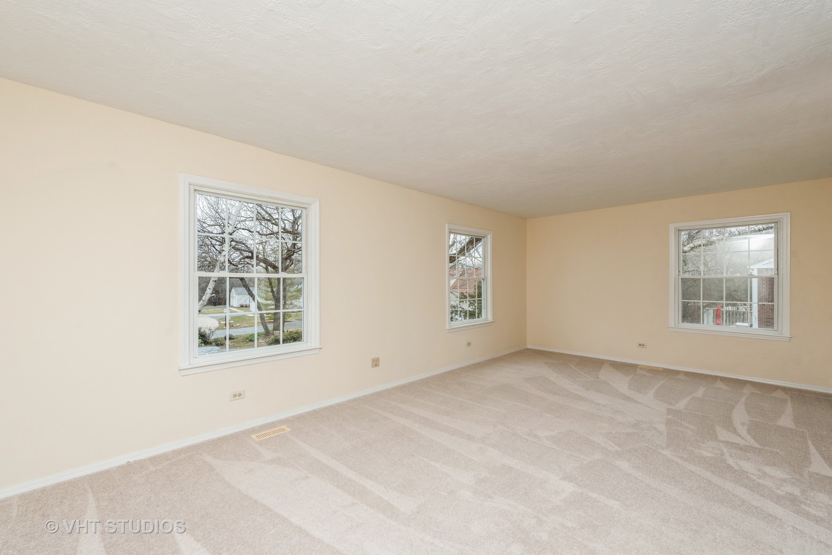 30 Hickory Lane Cary, IL 60013 - Photo 3 of 16 an empty room with windows