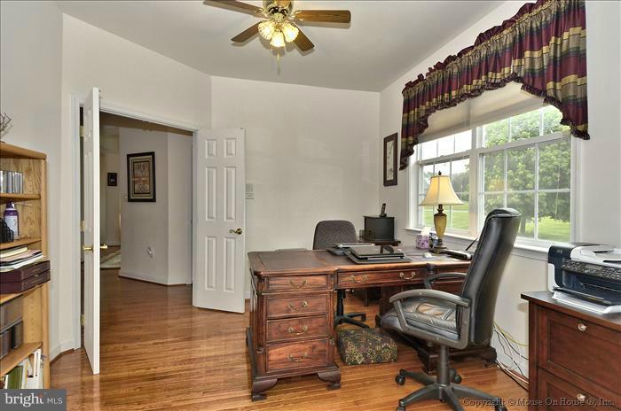 25819 Bowman Acres Lane Damascus, MD 20872 - Photo 12 of 30 Office/Den