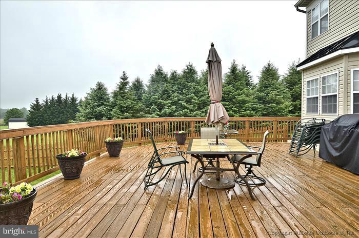 25819 Bowman Acres Lane Damascus, MD 20872 - Photo 22 of 30 Deck