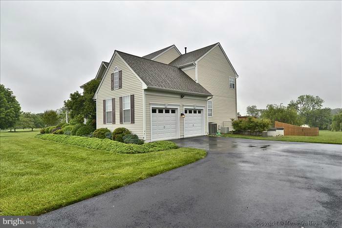 25819 Bowman Acres Lane Damascus, MD 20872 - Photo 4 of 30 Side Exterior/Garage