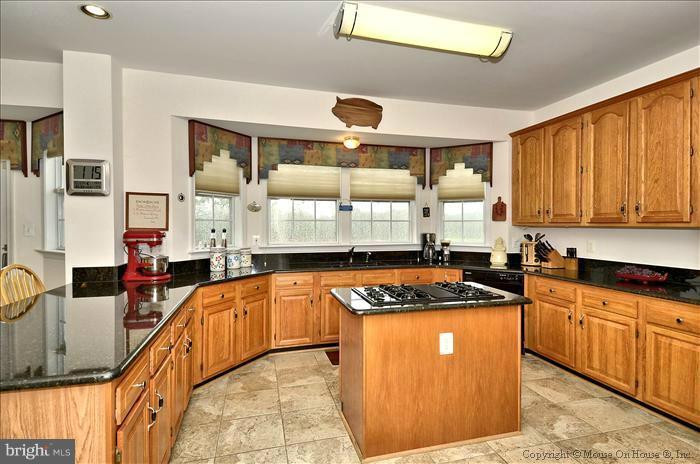 25819 Bowman Acres Lane Damascus, MD 20872 - Photo 6 of 30 Kitchen