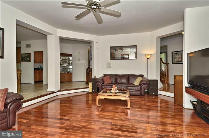 25819 Bowman Acres Lane Damascus, MD 20872 - Photo 8 of 30 Family Room