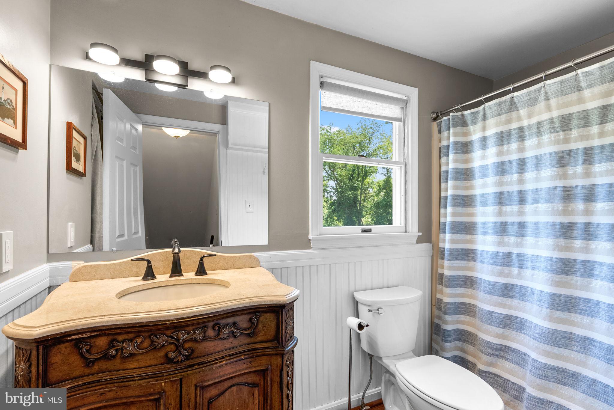 15509 Peach Orchard Road Silver Spring, MD 20905 - Photo 25 of 41 Upper Level Bath