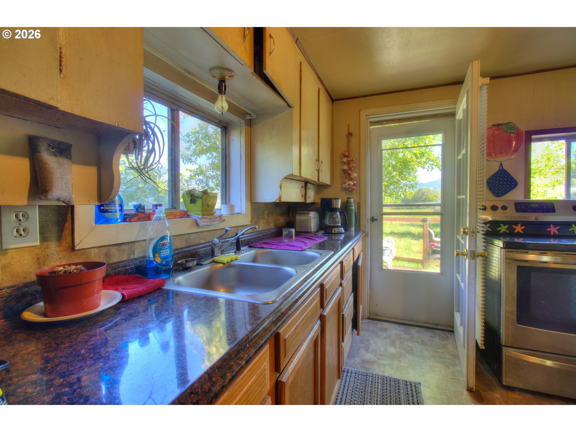 95224 North Bank Rogue River Road Gold Beach, OR 97444 - Photo 5 of 15